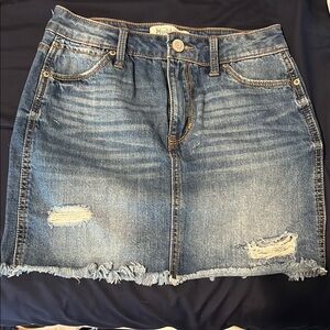 Mudd Denim Mini Skirt Size 5 Y2K Distressed Frayed Hem Low Rise mini 2000s